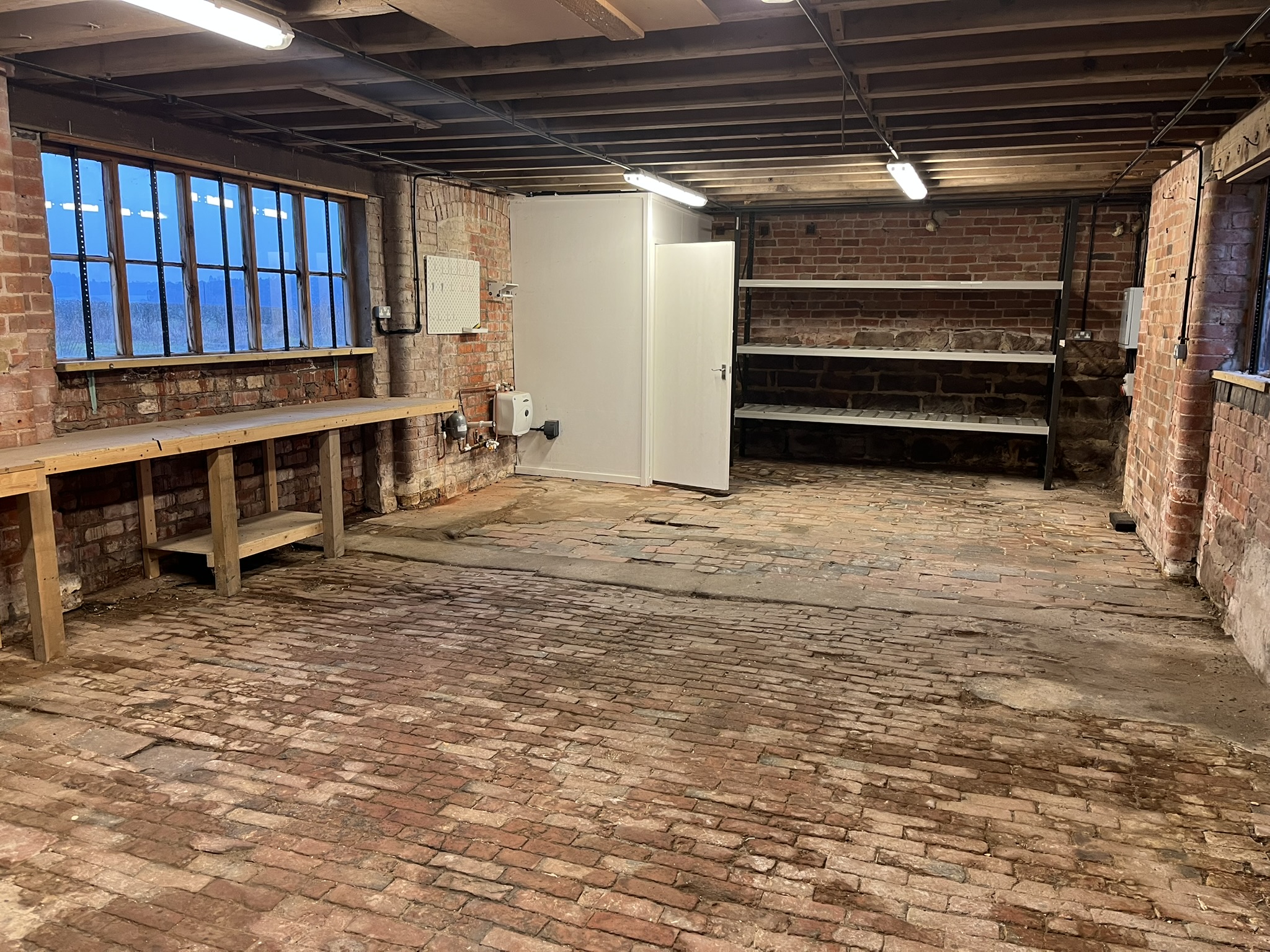 Industrial Unit in Tong - photo 2